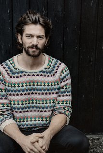 Michiel Huisman leaving orphan black