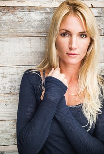 Lindsay Hanzl